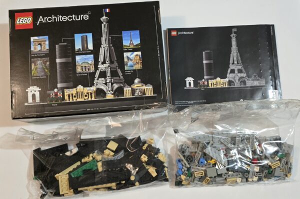 LEGO - Architecture Paris France 21044 (Pre Owned) - Image 2