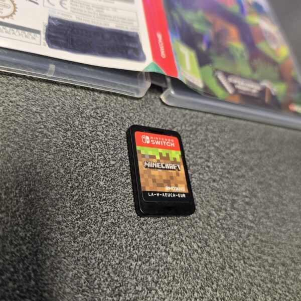 Switch - Minecraft (Pre Owned) - Image 2