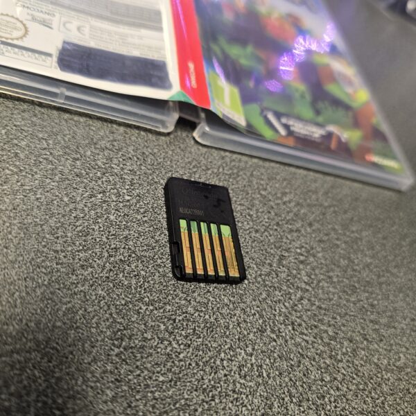 Switch - Minecraft (Pre Owned) - Image 3